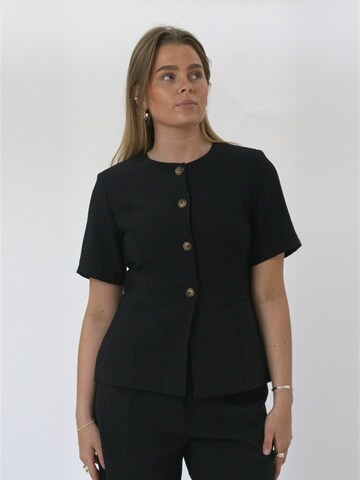 TEESHOPPEN - Camiseta ' Isolde ' en negro: frente