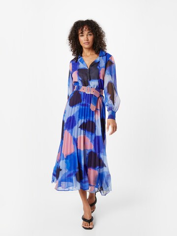 Robe Warehouse en bleu