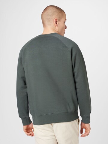 Carhartt WIP Sweatshirt 'Chase' in Grau