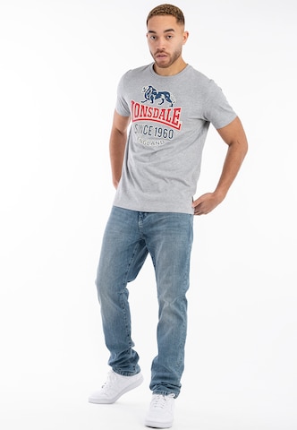 LONSDALE - Camiseta 'Gonfirth' en gris: frente
