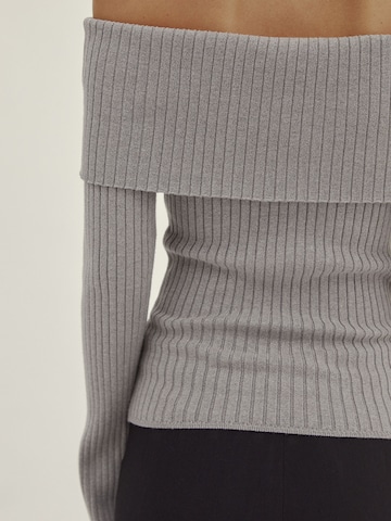 Pull-over 'Olivia' millane en gris