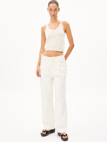 ARMEDANGELS Loosefit Bandplooi jeans 'HAAYI' in Wit