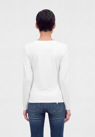 Tricou de la GUESS pe alb