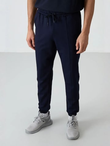 Regular Pantalon de sport Tommy Life en bleu : devant