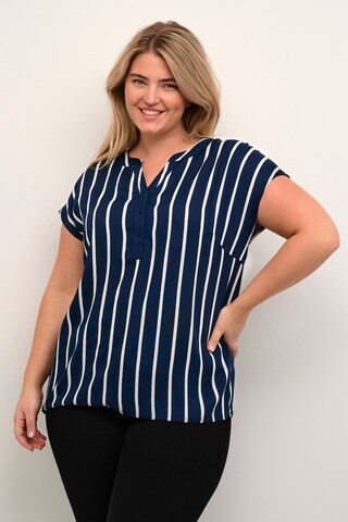 KAFFE CURVE - Blusa 'Sida' em azul: frente