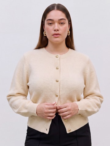 Vero Moda Curve - Cárdigan 'VMCHAZEL' en beige: frente