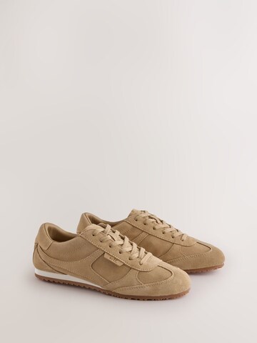 Baskets basses self. en beige