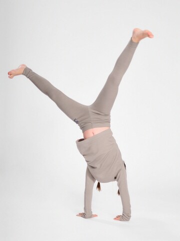 Hummel Slim fit Sports trousers in Brown