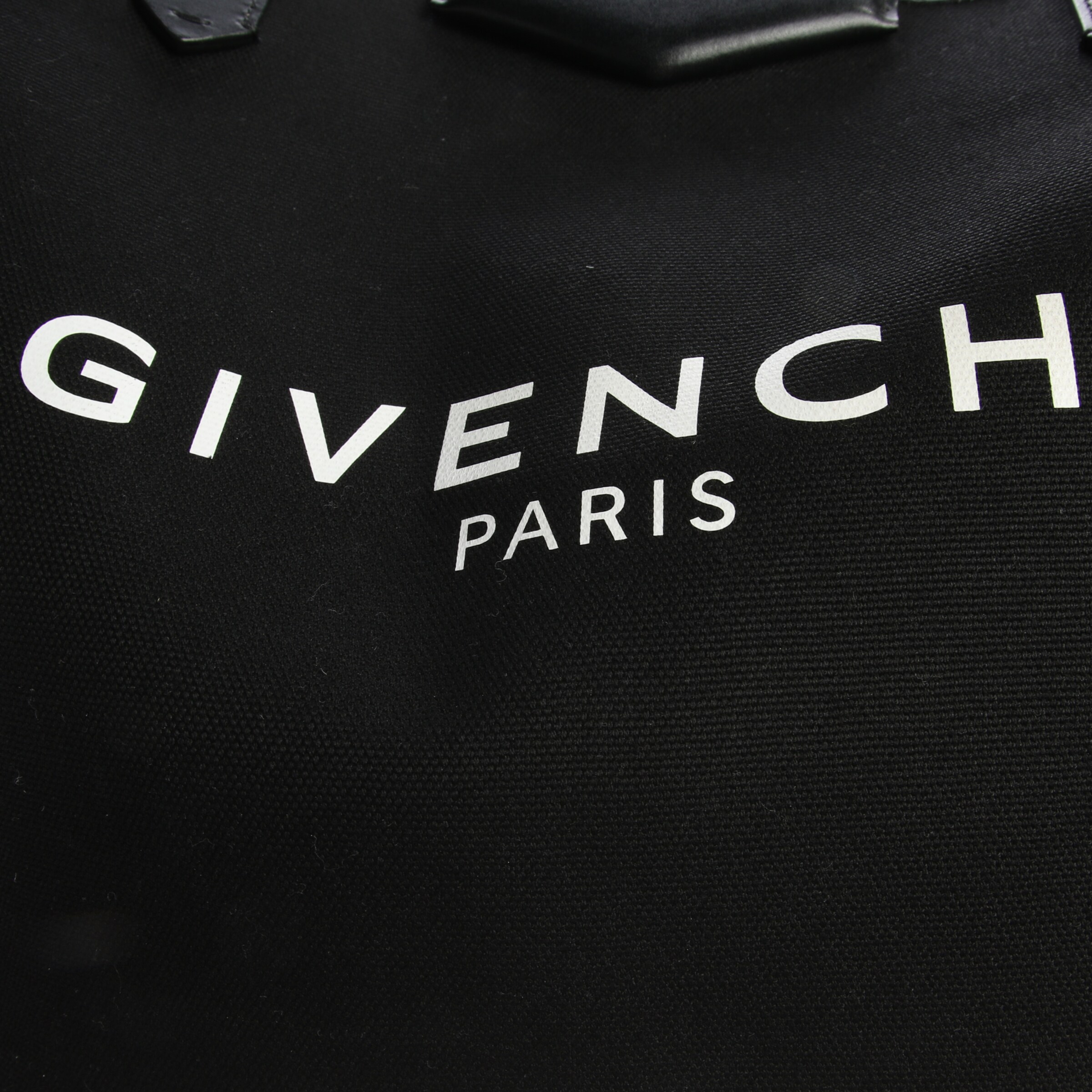 Givenchy Bag in One size in Black