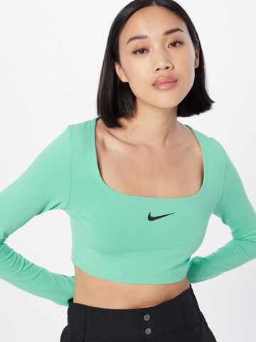 Tricou de la Nike Sportswear pe verde