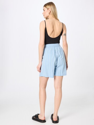 regular Pantaloni con pieghe di ICHI in blu
