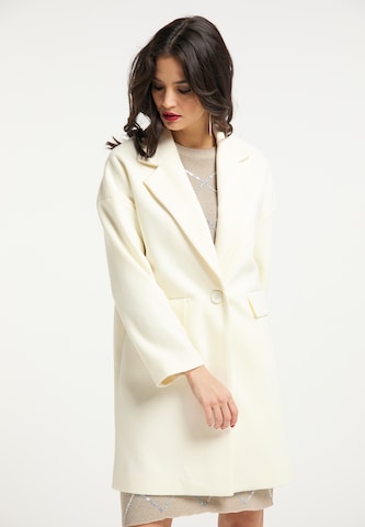 faina Between-Seasons Coat in White: front