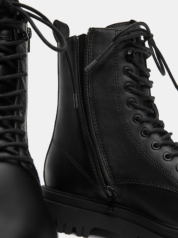 Pull&Bear Gležnarji z vezalkami | črna barva