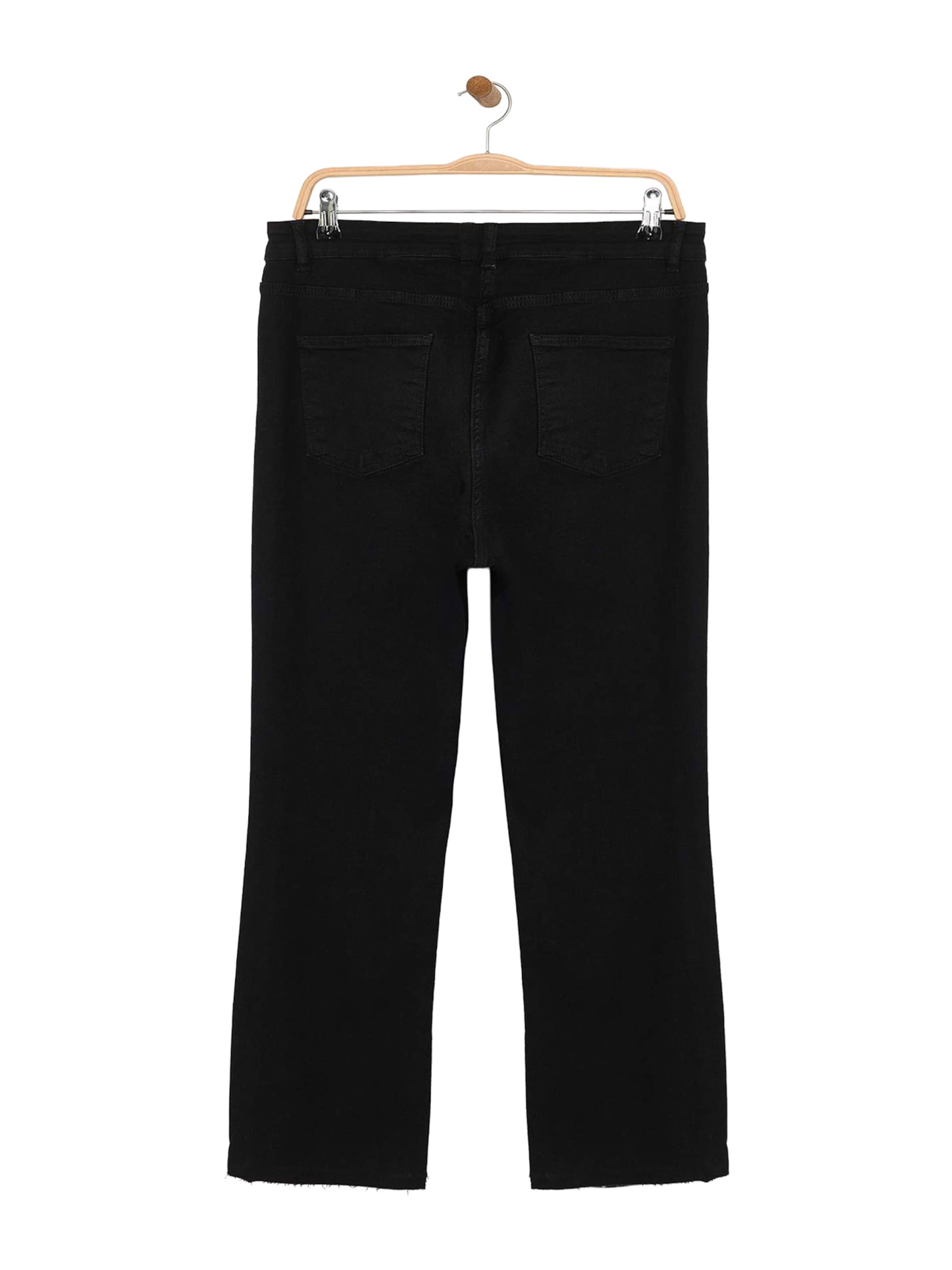 Trendyol Curve - regular Vaquero en negro