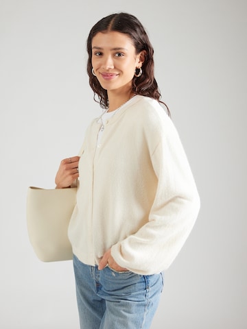 PIECES Πλεκτή ζακέτα 'PCNAOMI' σε λευκό: μπροστά