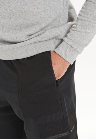 Virtus Tapered Sporthose in Schwarz