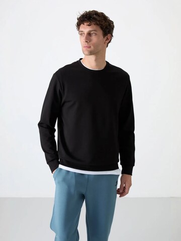 Tommy Life Sweatshirt in Black