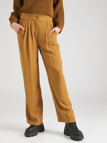 modström Wide leg Pleat-Front Pants 'Fanya' in Brown: front