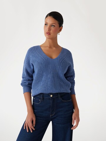 GUESS Sweater in Blue: front