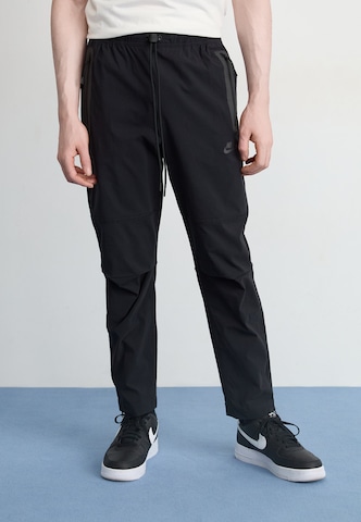 Nike Sportswear Tapered Byxa i svart