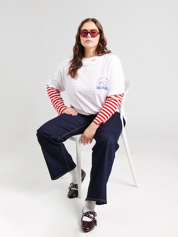 Tricou 'NMIDA RAMEN' de la Noisy May Curve pe alb