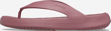Crocs - Sandalias de dedo 'Getaway' en rosa: frente