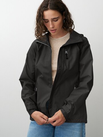 ONUA Raincoat 'Breeze' in Black