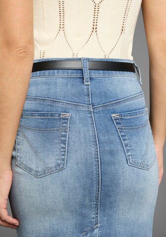 LAURA SCOTT Belt in Black