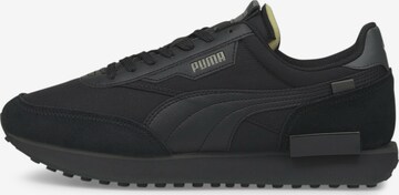 Baskets basses PUMA en noir : devant