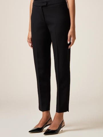 oltre Regular Trousers in Black