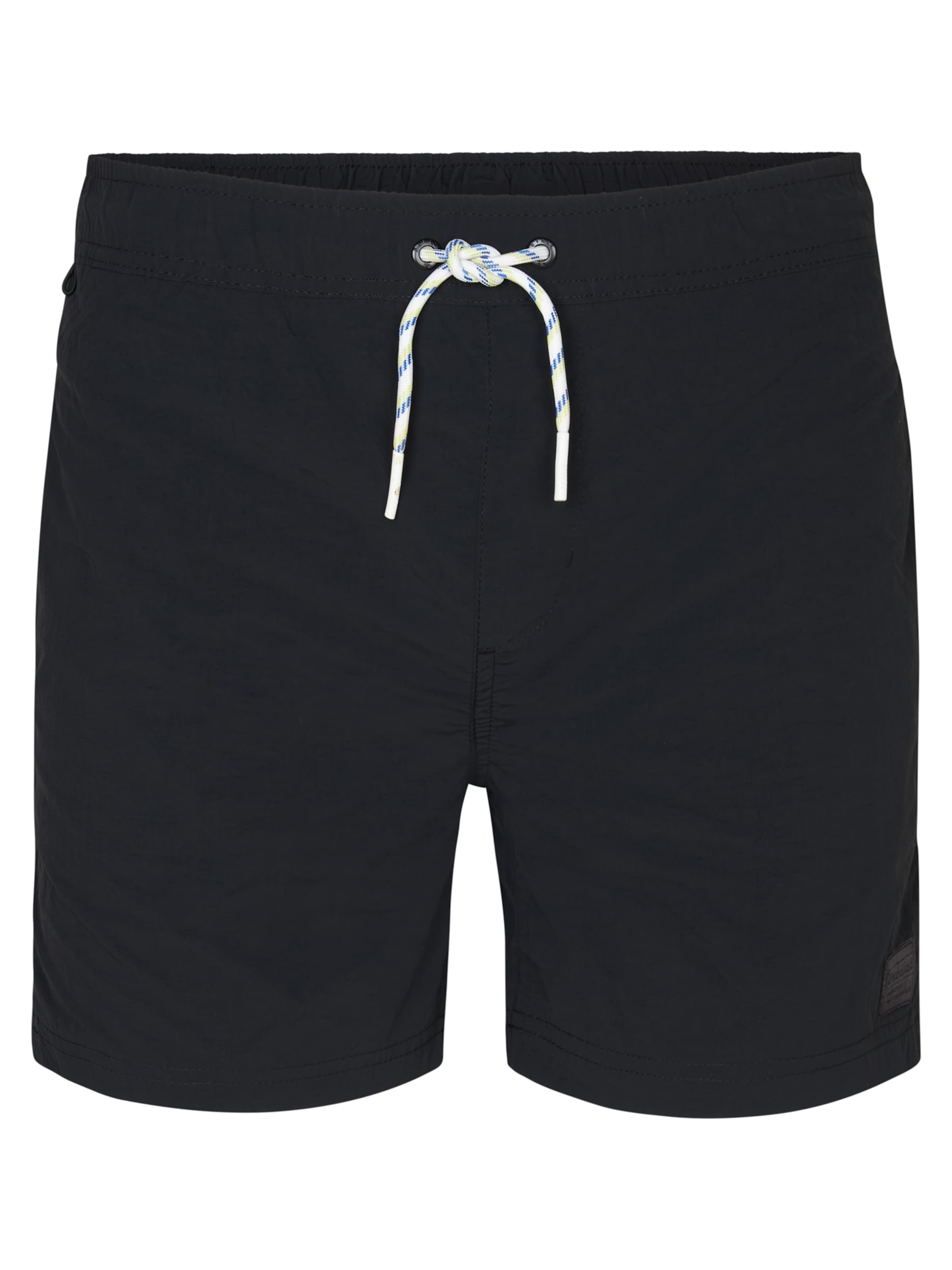 Petrol Industries - Calções de banho 'Turtlegrove' em preto: frente