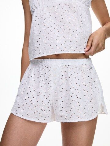 regular Pantaloni di Pull&Bear in bianco