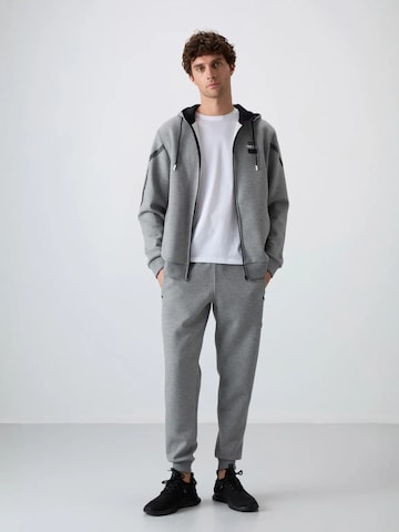 Tommy Life Sweatsuit in Grey: front