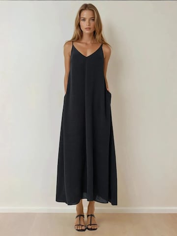 Hiccup Dress in Black: front
