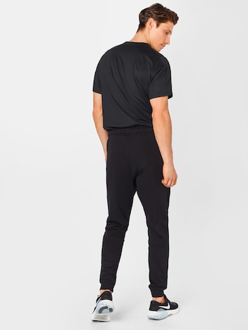 Effilé Pantalon de sport NIKE en noir