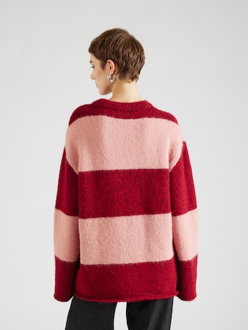 NA-KDŠiroki pulover - roza boja