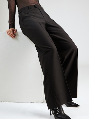 Wide leg Pantaloni cu dungă 'Tracy' de la Twist & Tango pe negru