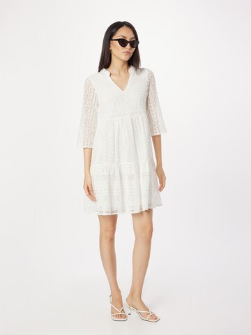 Robe 'Milly' ABOUT YOU en blanc