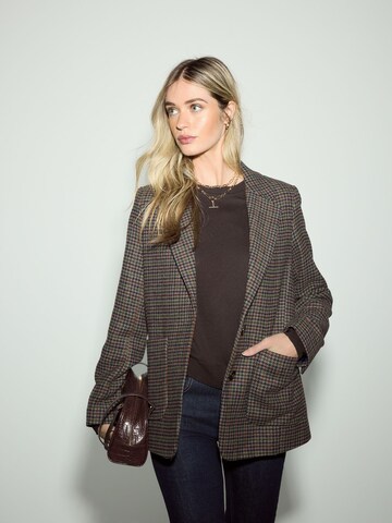 Sacou de la Next pe maro