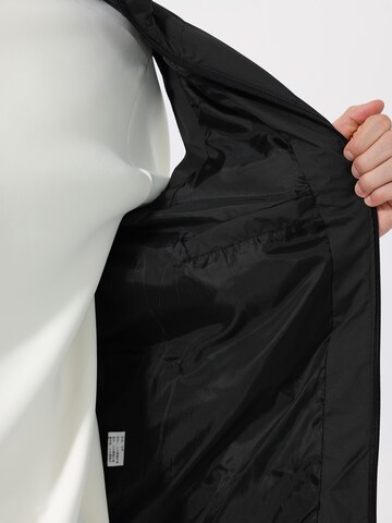 Youthup Vest in Black