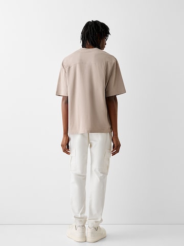 Bershka Tapered Cargobroek in Wit