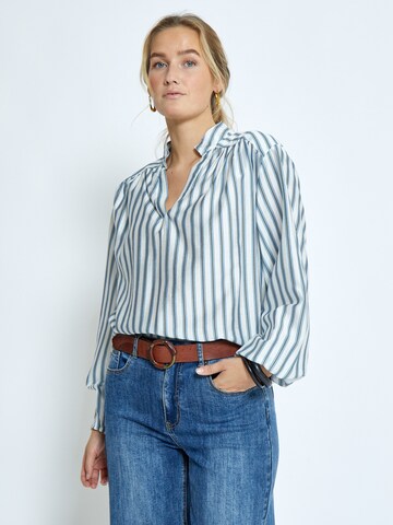 Peppercorn Blouse 'Giril' in Blue: front