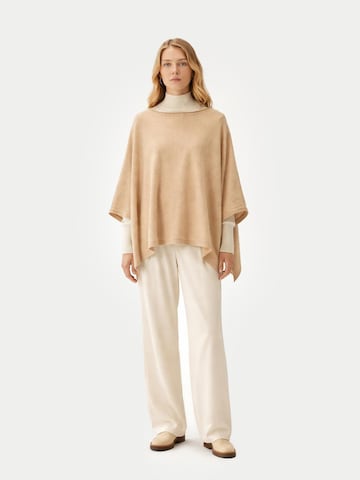 GOBI Cashmere - Jersey 'Women's Boat-Neck Cashmere Poncho' en beige