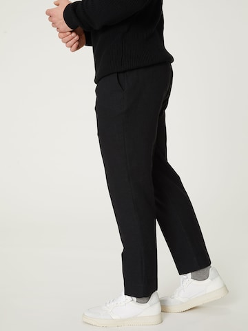 DAN FOX APPAREL Tapered Pleated Pants 'Ediz' in Black