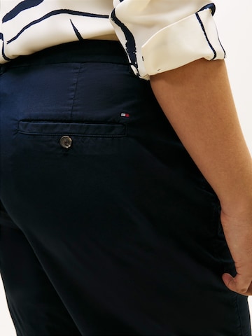 Tommy Hilfiger Curve Regular Chinoshorts in Blau