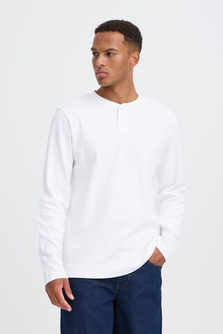 Tricou 'BHLEWIS' de la BLEND pe alb: față