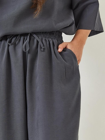 Bianco Lucci Pantsuit in Grey