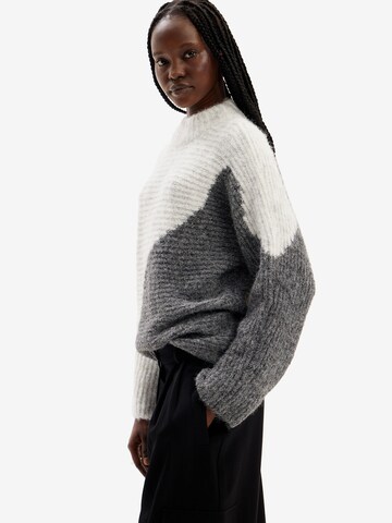 Desigual Пуловер в бяло