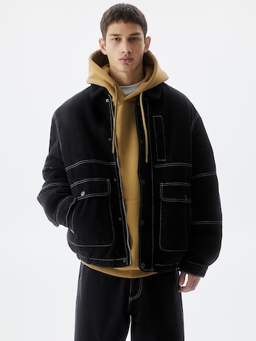 Geacă de primăvară-toamnă de la Pull&Bear pe negru: față