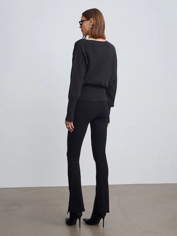 Flared Pantaloni di Dilvin in nero